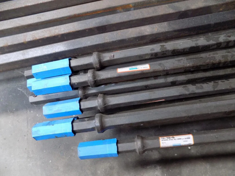 Diversen Sandvik Atlas copco Halco Drill Head rock bit 3.5 and 4 inch - Gręžimo mašina: foto 5 Diversen Sandvik Atlas copco Halco Drill Head rock bit 3.5 and 4 inch - Gręžimo mašina: foto 5