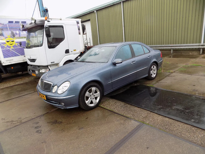 Mercedes-Benz E-Klasse 320 CDI sedan avantgarde - Lengvasis automobilis: foto 4 Mercedes-Benz E-Klasse 320 CDI sedan avantgarde - Lengvasis automobilis: foto 4