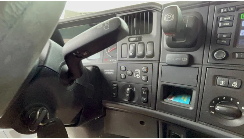 Scania R560 V8 Scania R560 V8 Manual 6x2 Boogie lift - Vilkikas: foto 3 Scania R560 V8 Scania R560 V8 Manual 6x2 Boogie lift - Vilkikas: foto 3