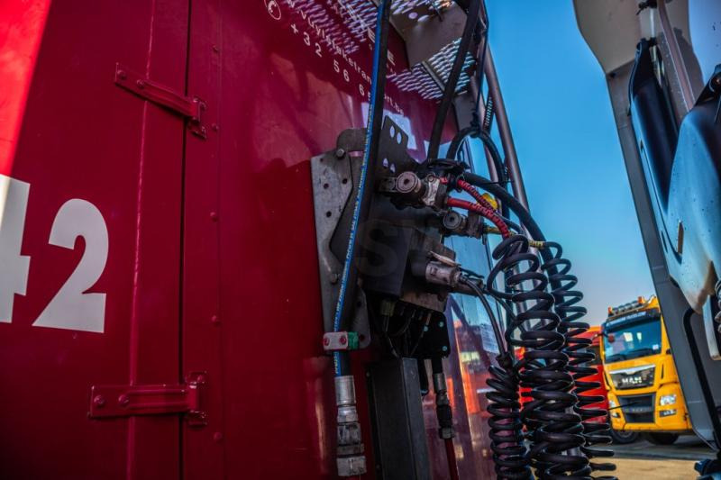 KRAKER WALKING FLOOR CF 200-92 m3 - Su slankiojanciomis grindimis puspriekabė: foto 5 KRAKER WALKING FLOOR CF 200-92 m3 - Su slankiojanciomis grindimis puspriekabė: foto 5