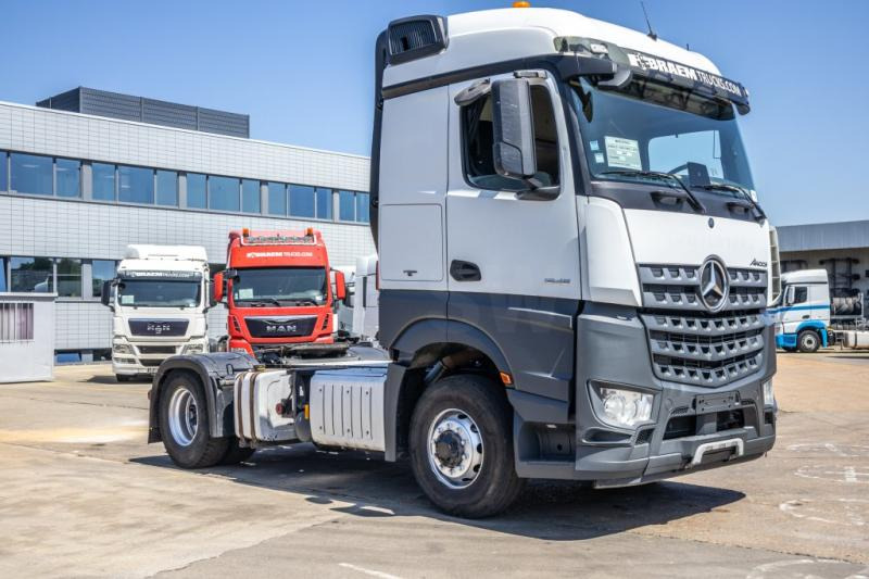 Mercedes AROCS 1845 HAD - 4X4 + HYDR. - Vilkikas: foto 2 Mercedes AROCS 1845 HAD - 4X4 + HYDR. - Vilkikas: foto 2