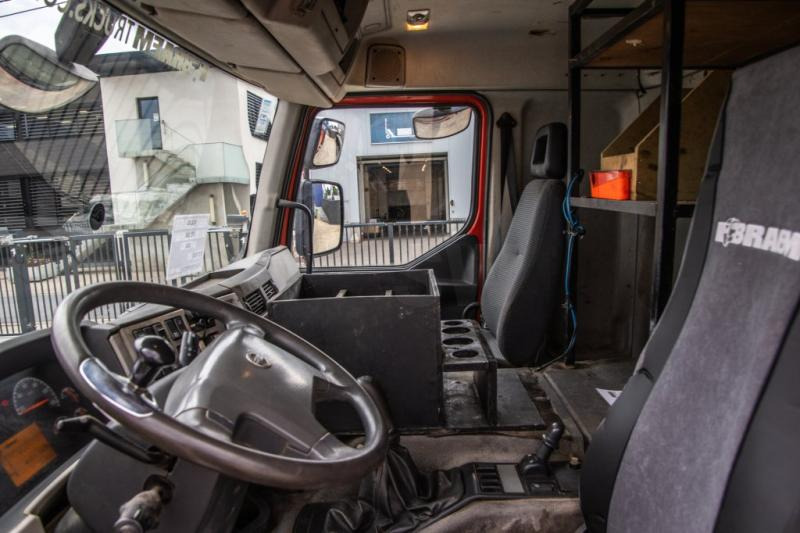 Interior photo 2: Savivartis sunkvežimis Volvo FE 300 - 172 890 KM