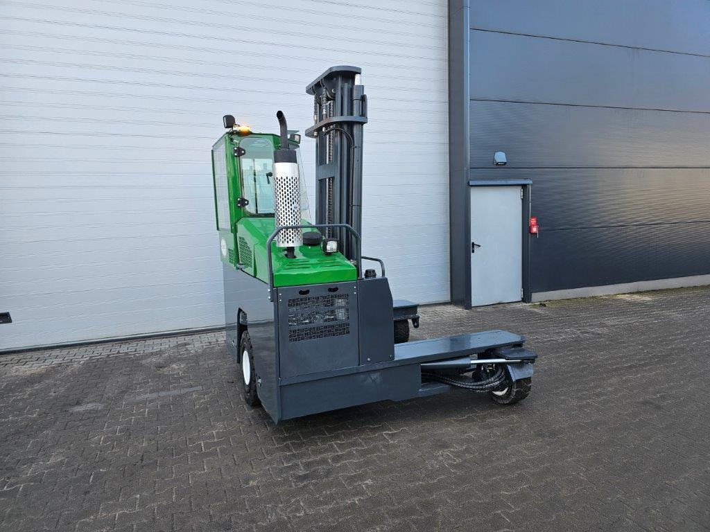 Combilift Amlift C4000 - Šakinis krautuvas su privažiavimu iš keturių pusių: foto 5 Combilift Amlift C4000 - Šakinis krautuvas su privažiavimu iš keturių pusių: foto 5