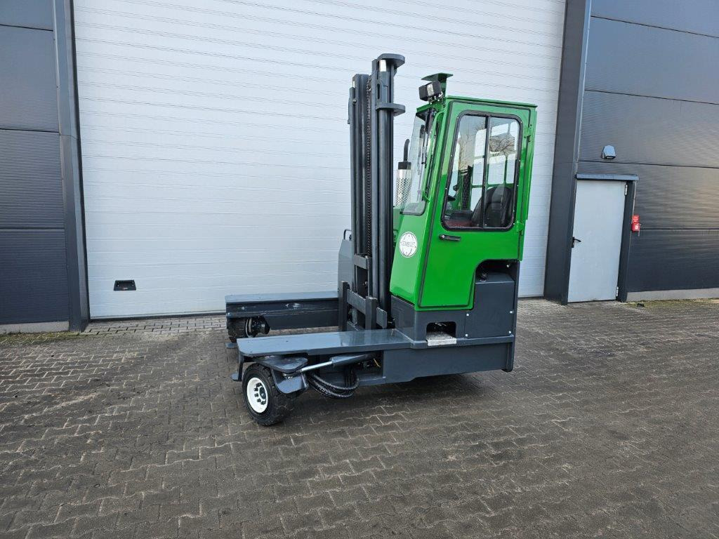 Combilift Amlift C4000 - Šakinis krautuvas su privažiavimu iš keturių pusių: foto 3 Combilift Amlift C4000 - Šakinis krautuvas su privažiavimu iš keturių pusių: foto 3