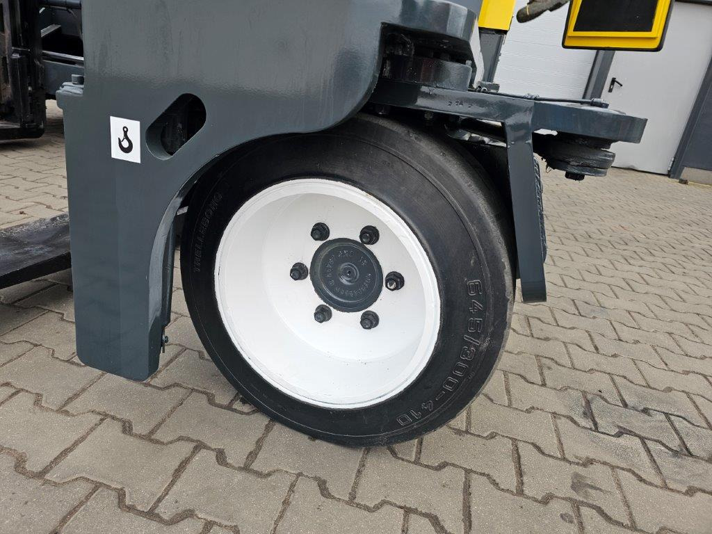 Combilift C12000 - Šakinis krautuvas su privažiavimu iš keturių pusių: foto 2 Combilift C12000 - Šakinis krautuvas su privažiavimu iš keturių pusių: foto 2