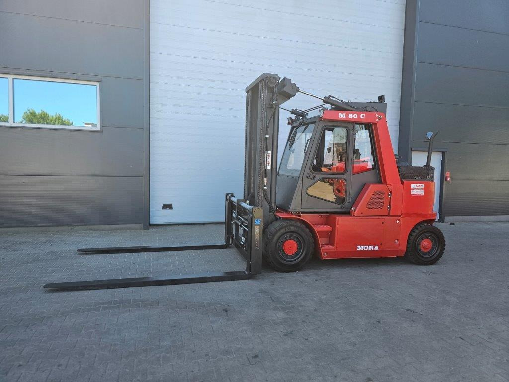 Mora M80C - Šakinis krautuvas: foto 1 Mora M80C - Šakinis krautuvas: foto 1
