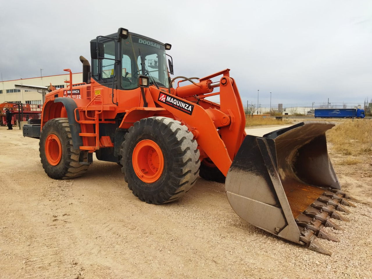 DOOSAN DL300 - Ratinis krautuvas: foto 2 DOOSAN DL300 - Ratinis krautuvas: foto 2