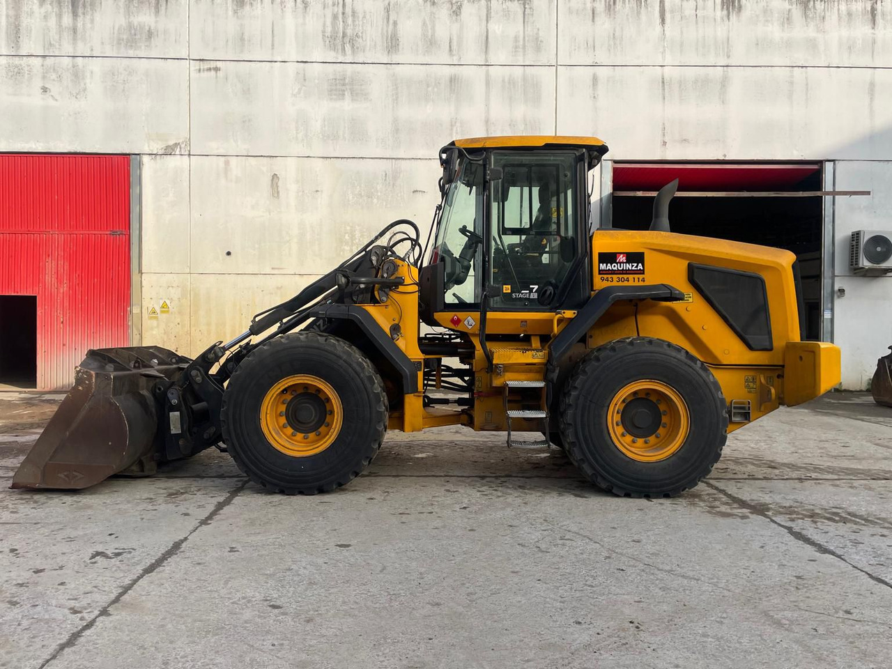 JCB 427 HT S5 - Ratinis krautuvas: foto 1 JCB 427 HT S5 - Ratinis krautuvas: foto 1