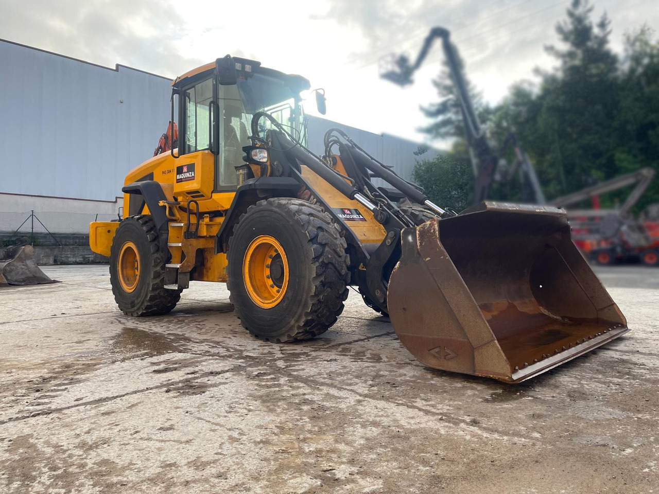 JCB 427 HT S5 - Ratinis krautuvas: foto 3 JCB 427 HT S5 - Ratinis krautuvas: foto 3