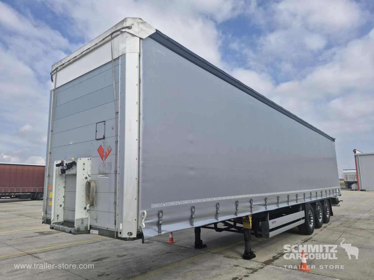 SCHMITZ Curtainsider Standard - Tentinė puspriekabė: foto 1 SCHMITZ Curtainsider Standard - Tentinė puspriekabė: foto 1