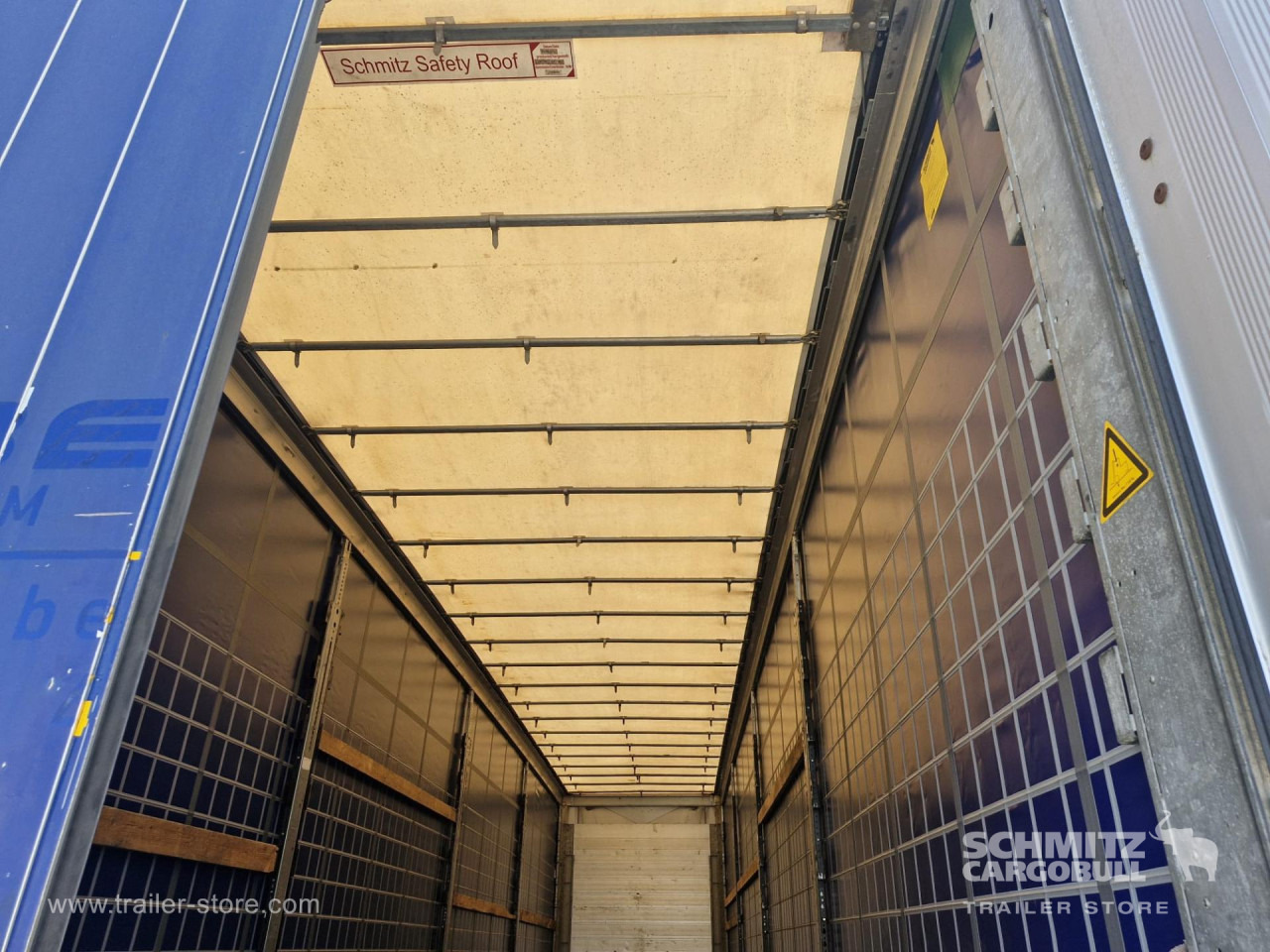 SCHMITZ Curtainsider Varios - Tentinė puspriekabė: foto 4 SCHMITZ Curtainsider Varios - Tentinė puspriekabė: foto 4