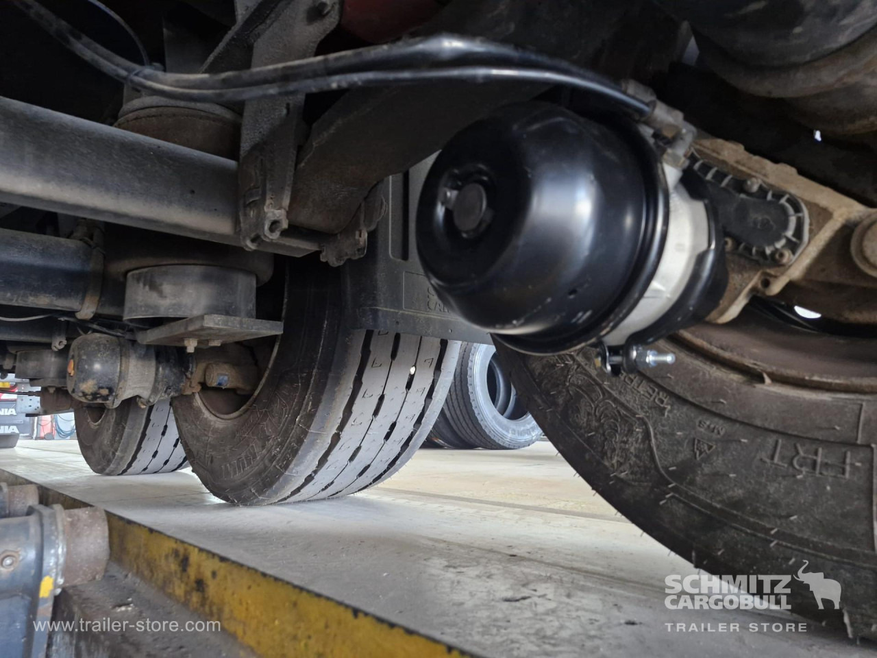 SCHMITZ Curtainsider Varios - Tentinė puspriekabė: foto 2 SCHMITZ Curtainsider Varios - Tentinė puspriekabė: foto 2