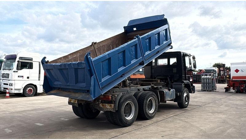 Iveco Eurotrakker 260 E 34 (POMPE MANUELLE / MANUAL PUMP / MANUAL GEARBOX / BOITE MANUELLE / LAMES) - Savivartis sunkvežimis: foto 4 Iveco Eurotrakker 260 E 34 (POMPE MANUELLE / MANUAL PUMP / MANUAL GEARBOX / BOITE MANUELLE / LAMES) - Savivartis sunkvežimis: foto 4