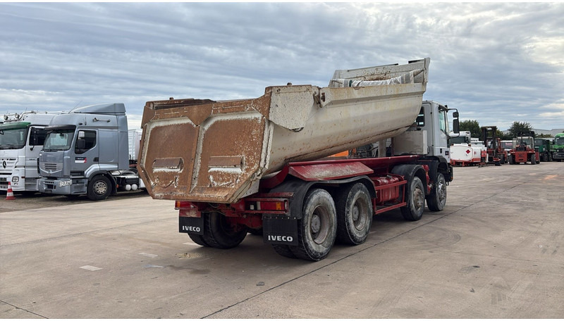 Iveco Eurotrakker 260 E32 (GRAND PONT / LAMES / POMPE MANUELLE / 8X4 / CURSOR 8) - Savivartis sunkvežimis: foto 5 Iveco Eurotrakker 260 E32 (GRAND PONT / LAMES / POMPE MANUELLE / 8X4 / CURSOR 8) - Savivartis sunkvežimis: foto 5