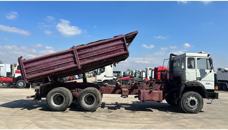 Iveco MAGIRUS 260 - 34 (LIVRAISON GRATUITE AU PORT D'ANVERS / POMPE MANUELLE) - Savivartis sunkvežimis: foto 3 Iveco MAGIRUS 260 - 34 (LIVRAISON GRATUITE AU PORT D'ANVERS / POMPE MANUELLE) - Savivartis sunkvežimis: foto 3