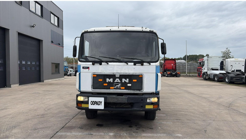 MAN 18.232 (MANUAL PUMP / POMPE MANUELLE / 11.000L) - Asenizatorius: foto 2 MAN 18.232 (MANUAL PUMP / POMPE MANUELLE / 11.000L) - Asenizatorius: foto 2