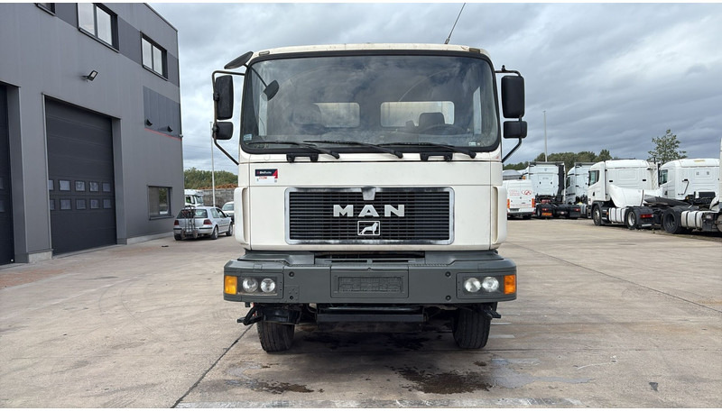 MAN 32.343 (8X4 / BIG AXLE / GRAND PONT / MANUAL GEARBOX) - Betonvežis: foto 4 MAN 32.343 (8X4 / BIG AXLE / GRAND PONT / MANUAL GEARBOX) - Betonvežis: foto 4