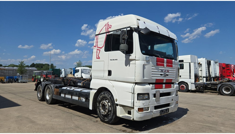 MAN TGA 26.440 (MANUAL GEARBOX / FRONT STEEL / 6X2 / BOITE MANUELLE / DEVANT LAMES) - Važiuoklės sunkvežimis: foto 4 MAN TGA 26.440 (MANUAL GEARBOX / FRONT STEEL / 6X2 / BOITE MANUELLE / DEVANT LAMES) - Važiuoklės sunkvežimis: foto 4