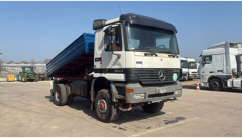Mercedes-Benz Actros 1843 (4X4 / EPS / GRAND PONT / LAMES / V6 / 2 PONTS) - Savivartis sunkvežimis: foto 2 Mercedes-Benz Actros 1843 (4X4 / EPS / GRAND PONT / LAMES / V6 / 2 PONTS) - Savivartis sunkvežimis: foto 2