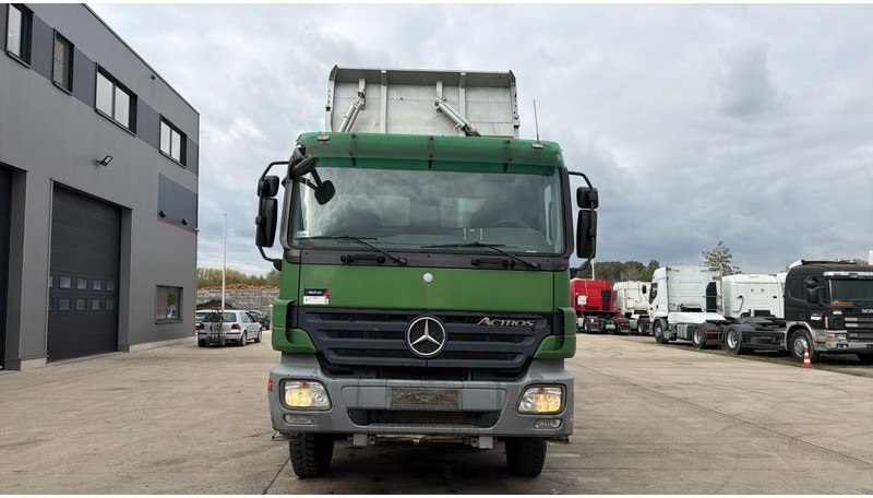 Mercedes-Benz Actros 3246 (EPS / LAMES / GRAND PONT / V6 / MP2 / 3 PEDALES) - Savivartis sunkvežimis: foto 2 Mercedes-Benz Actros 3246 (EPS / LAMES / GRAND PONT / V6 / MP2 / 3 PEDALES) - Savivartis sunkvežimis: foto 2