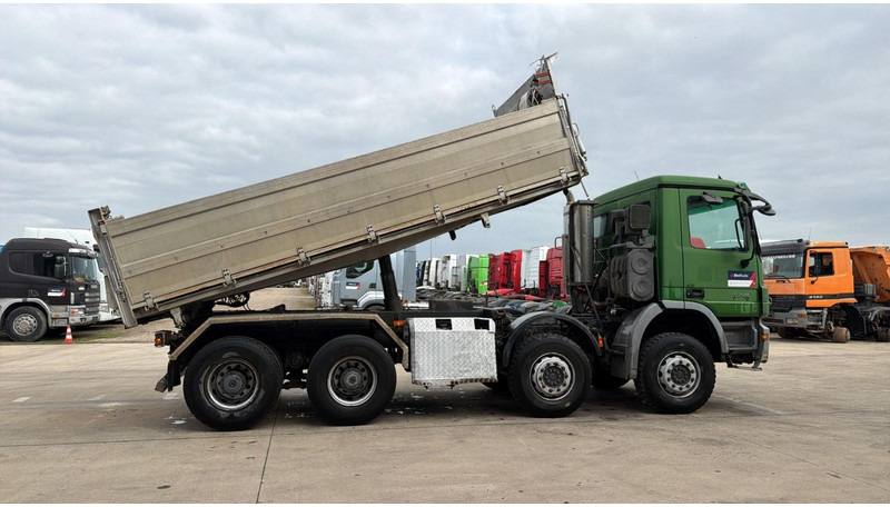 Mercedes-Benz Actros 3246 (EPS / LAMES / GRAND PONT / V6 / MP2 / 3 PEDALES) - Savivartis sunkvežimis: foto 3 Mercedes-Benz Actros 3246 (EPS / LAMES / GRAND PONT / V6 / MP2 / 3 PEDALES) - Savivartis sunkvežimis: foto 3