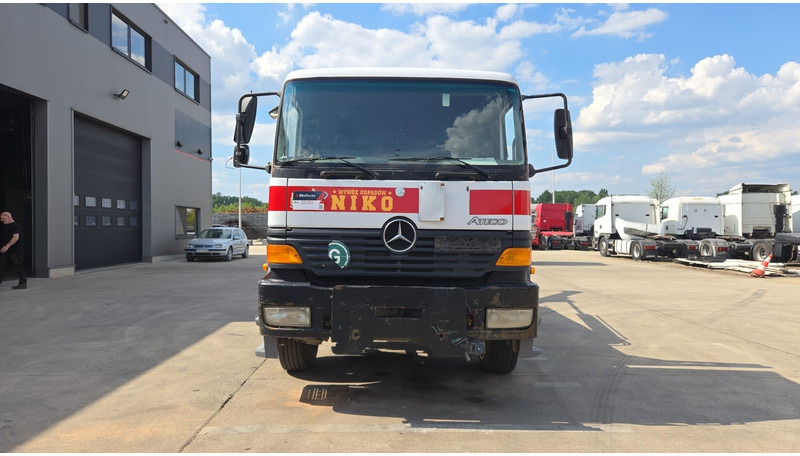 Mercedes-Benz Atego 1823 (BIG AXLE / STEEL SUSP. / LAMES / BOITE MANUELLE / MANUAL GETRIEBE) - Konteineris-vežimus/ Sukeisti kūną sunkvežimis: foto 2 Mercedes-Benz Atego 1823 (BIG AXLE / STEEL SUSP. / LAMES / BOITE MANUELLE / MANUAL GETRIEBE) - Konteineris-vežimus/ Sukeisti kūną sunkvežimis: foto 2