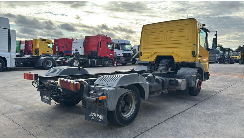 Mercedes-Benz Atego 815 (BOITE MANUELLE / MANUAL GEARBOX) - Važiuoklės sunkvežimis: foto 4 Mercedes-Benz Atego 815 (BOITE MANUELLE / MANUAL GEARBOX) - Važiuoklės sunkvežimis: foto 4