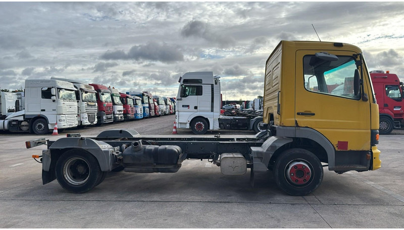 Mercedes-Benz Atego 815 (BOITE MANUELLE / MANUAL GEARBOX) - Važiuoklės sunkvežimis: foto 3 Mercedes-Benz Atego 815 (BOITE MANUELLE / MANUAL GEARBOX) - Važiuoklės sunkvežimis: foto 3