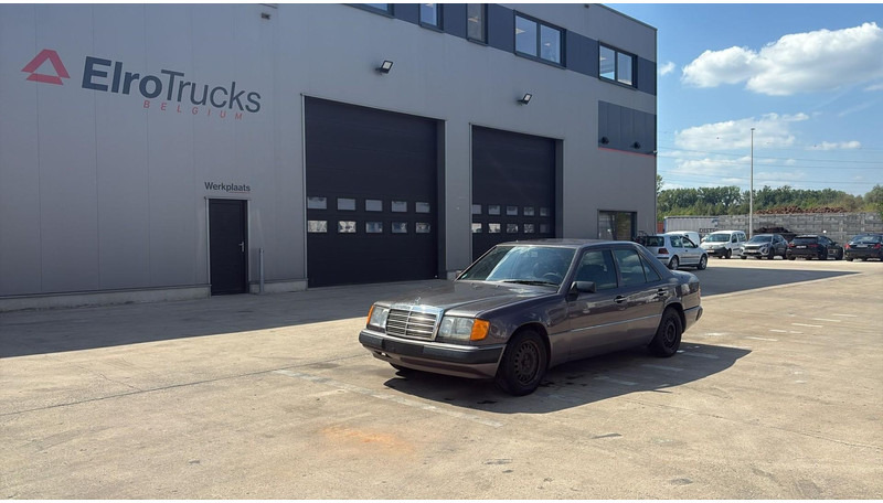 Mercedes-Benz E-Klasse 200 (GERMAN CAR / VOITURE D'ALLEMAGNE / ESSENCE / PETROL / MANUAL) - Sedanas: foto 1 Mercedes-Benz E-Klasse 200 (GERMAN CAR / VOITURE D'ALLEMAGNE / ESSENCE / PETROL / MANUAL) - Sedanas: foto 1