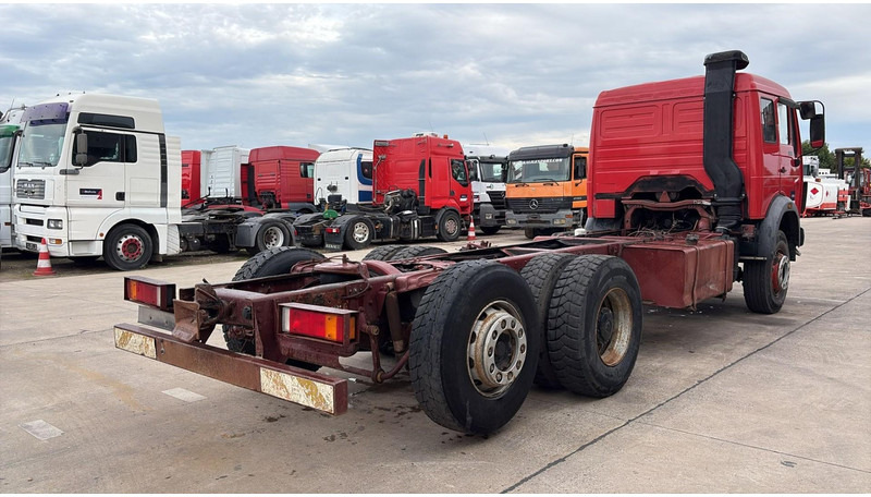 Mercedes-Benz SK 2233 (GRAND PONT / V8 AVEC 2X TURBO / BIG AXLE) - Važiuoklės sunkvežimis: foto 4 Mercedes-Benz SK 2233 (GRAND PONT / V8 AVEC 2X TURBO / BIG AXLE) - Važiuoklės sunkvežimis: foto 4