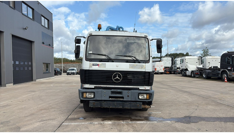 Mercedes-Benz SK 2422 (14500 LITERS / VIDANGEUR / 6X2 / V6 / BOITE MANUELLE) - Asenizatorius: foto 2 Mercedes-Benz SK 2422 (14500 LITERS / VIDANGEUR / 6X2 / V6 / BOITE MANUELLE) - Asenizatorius: foto 2