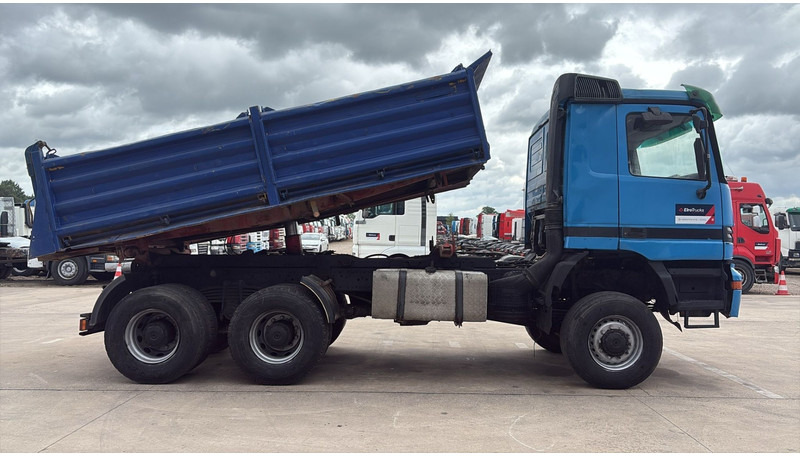 Mercedes-Benz actros 3340 (6X6 / BOITE MANUELLE /MANUAL GEARBOX / 3 PONTS / V6 / MP1) - Savivartis sunkvežimis: foto 4 Mercedes-Benz actros 3340 (6X6 / BOITE MANUELLE /MANUAL GEARBOX / 3 PONTS / V6 / MP1) - Savivartis sunkvežimis: foto 4