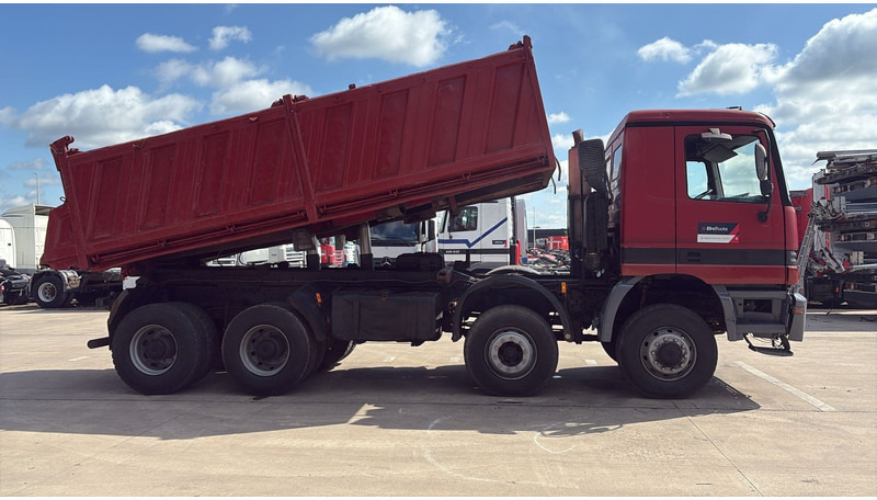 Mercedes-Benz actros 4140 (EPS / 8X6 / LAMES / GRAND PONT / GRAND BENNE / 3 PONTS / TRES BONNE ETAT) - Savivartis sunkvežimis: foto 4 Mercedes-Benz actros 4140 (EPS / 8X6 / LAMES / GRAND PONT / GRAND BENNE / 3 PONTS / TRES BONNE ETAT) - Savivartis sunkvežimis: foto 4