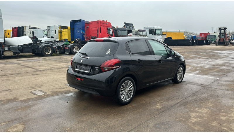 Peugeot 208 (BELGIAN CAR / AIRCO / 5 DOORS / PETROL) - Hečbekas: foto 5 Peugeot 208 (BELGIAN CAR / AIRCO / 5 DOORS / PETROL) - Hečbekas: foto 5