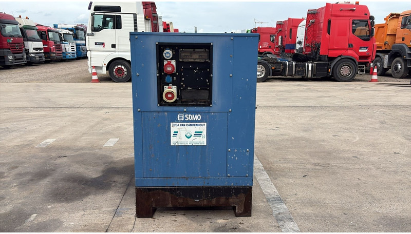 SDMO J66K (JOHN DEERE ENGINE / 3 PHASES / 66 KVA / BE MACHINE) - Elektrinis generatorius: foto 3 SDMO J66K (JOHN DEERE ENGINE / 3 PHASES / 66 KVA / BE MACHINE) - Elektrinis generatorius: foto 3