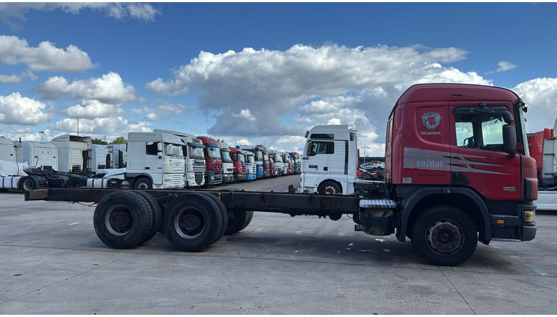 Scania 114 - 380 (6X4 / GRAND PONT / LAMES / BIG AXLE / STEEL SUSP. / BOITE MANUELLE / MANUAL GEARBOX) - Važiuoklės sunkvežimis: foto 3 Scania 114 - 380 (6X4 / GRAND PONT / LAMES / BIG AXLE / STEEL SUSP. / BOITE MANUELLE / MANUAL GEARBOX) - Važiuoklės sunkvežimis: foto 3