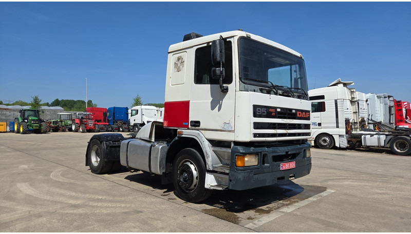 DAF 95 ATI 400 (EURO 2 / MANUAL PUMP / MANUAL GEARBOX / POMPE MANUELLE) - Vilkikas: foto 2 DAF 95 ATI 400 (EURO 2 / MANUAL PUMP / MANUAL GEARBOX / POMPE MANUELLE) - Vilkikas: foto 2