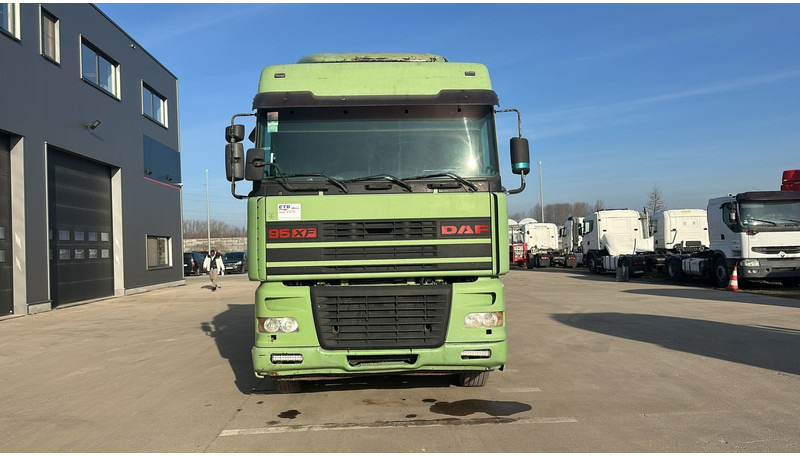 DAF XF 95.430 (EURO 2 / MANUAL PUMP / POMPE MANUELLE / BOITE MANUELLE) - Vilkikas: foto 4 DAF XF 95.430 (EURO 2 / MANUAL PUMP / POMPE MANUELLE / BOITE MANUELLE) - Vilkikas: foto 4