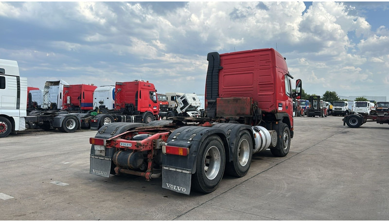 Volvo FM 12 - 340 (6X4 / TRACTEUR ORIGINAL / BOITE MANUELLE / MANUAL GEARBOX / PROPRE) - Vilkikas: foto 5 Volvo FM 12 - 340 (6X4 / TRACTEUR ORIGINAL / BOITE MANUELLE / MANUAL GEARBOX / PROPRE) - Vilkikas: foto 5