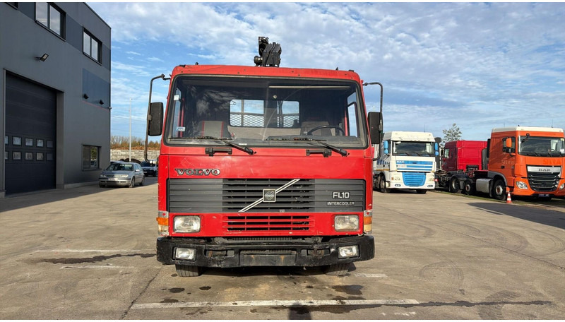 Volvo FL 10 - 320 (MANUAL PUMP / STEEL SUSP. / CRANE / LAMES / POMPE MANUELLE) - Platforminis/ Bortinis sunkvežimis, Sunkvežimis su kranu: foto 2 Volvo FL 10 - 320 (MANUAL PUMP / STEEL SUSP. / CRANE / LAMES / POMPE MANUELLE) - Platforminis/ Bortinis sunkvežimis, Sunkvežimis su kranu: foto 2