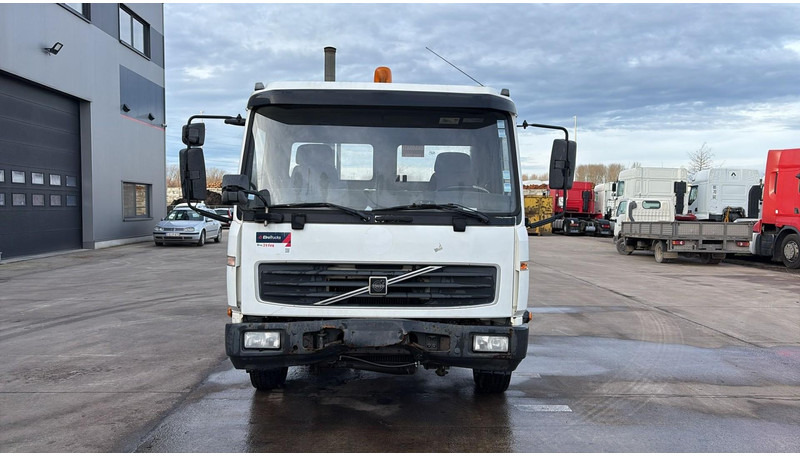 Volvo FL 220 (BELGIAN TRUCK / CAMION BELGE / MANUAL GEARBOX) - Važiuoklės sunkvežimis: foto 2 Volvo FL 220 (BELGIAN TRUCK / CAMION BELGE / MANUAL GEARBOX) - Važiuoklės sunkvežimis: foto 2