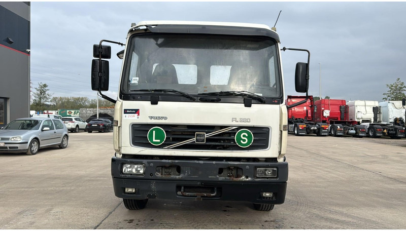 Volvo FL 220 (FULL STEEL SUSP. / 10 BOLTS / 18 TONS / VERY CLEAN CHASSIS !!! / CHASSIS 5.50M LENGHT) - Važiuoklės sunkvežimis: foto 2 Volvo FL 220 (FULL STEEL SUSP. / 10 BOLTS / 18 TONS / VERY CLEAN CHASSIS !!! / CHASSIS 5.50M LENGHT) - Važiuoklės sunkvežimis: foto 2