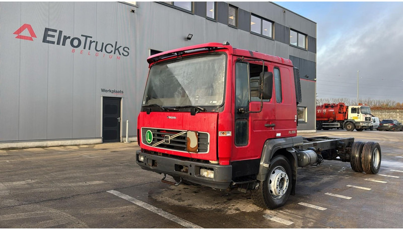 Volvo FL 220 (MANUAL GEARBOX / BOITE MANUELLE) - Važiuoklės sunkvežimis: foto 1 Volvo FL 220 (MANUAL GEARBOX / BOITE MANUELLE) - Važiuoklės sunkvežimis: foto 1