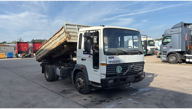 Volvo FL 6 - 8 (MANUAL PUMP / POMPE MANUELLE) - Savivartis sunkvežimis: foto 2 Volvo FL 6 - 8 (MANUAL PUMP / POMPE MANUELLE) - Savivartis sunkvežimis: foto 2