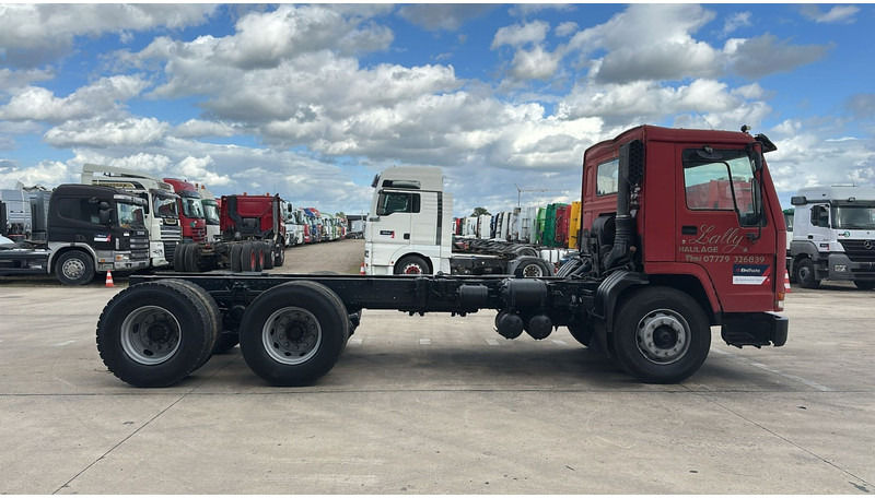 Volvo FL 7 - 260 (6X4 / LAMES / POMPE MANUELLE / MANUAL PUMP / STEEL SUSP.) - Važiuoklės sunkvežimis: foto 3 Volvo FL 7 - 260 (6X4 / LAMES / POMPE MANUELLE / MANUAL PUMP / STEEL SUSP.) - Važiuoklės sunkvežimis: foto 3