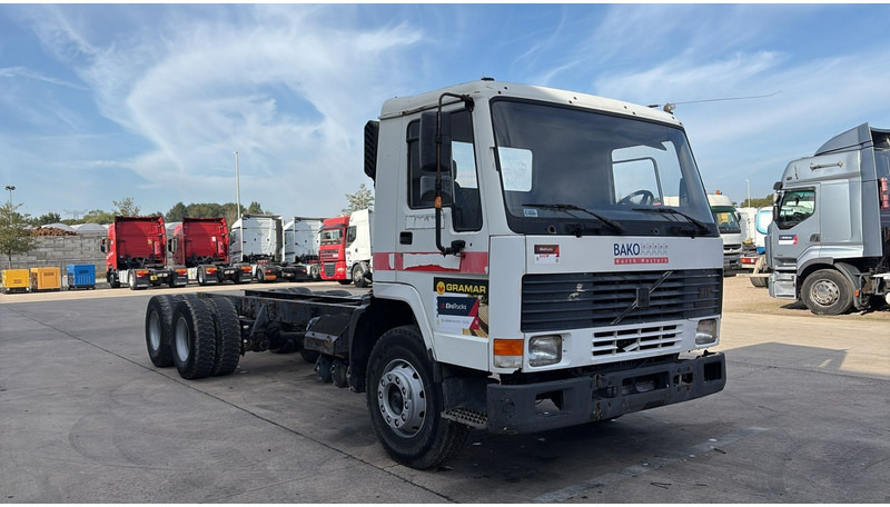 Volvo FL 7 (6X4 / LAMES / POMPE MANUELLE / MANUAL PUMP / STEEL SUSP.) - Važiuoklės sunkvežimis: foto 3 Volvo FL 7 (6X4 / LAMES / POMPE MANUELLE / MANUAL PUMP / STEEL SUSP.) - Važiuoklės sunkvežimis: foto 3