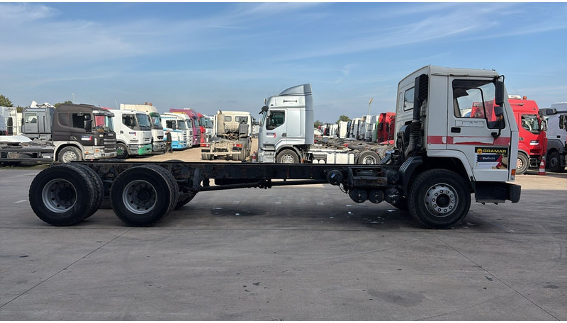 Volvo FL 7 (6X4 / LAMES / POMPE MANUELLE / MANUAL PUMP / STEEL SUSP.) - Važiuoklės sunkvežimis: foto 4 Volvo FL 7 (6X4 / LAMES / POMPE MANUELLE / MANUAL PUMP / STEEL SUSP.) - Važiuoklės sunkvežimis: foto 4