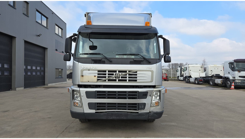 Volvo FM 400 (BELGIAN TRUCK / TECHNICAL TOP CONDITION !! / 6X2 / LIFT / EURO 5) - Tentinis sunkvežimis: foto 2 Volvo FM 400 (BELGIAN TRUCK / TECHNICAL TOP CONDITION !! / 6X2 / LIFT / EURO 5) - Tentinis sunkvežimis: foto 2