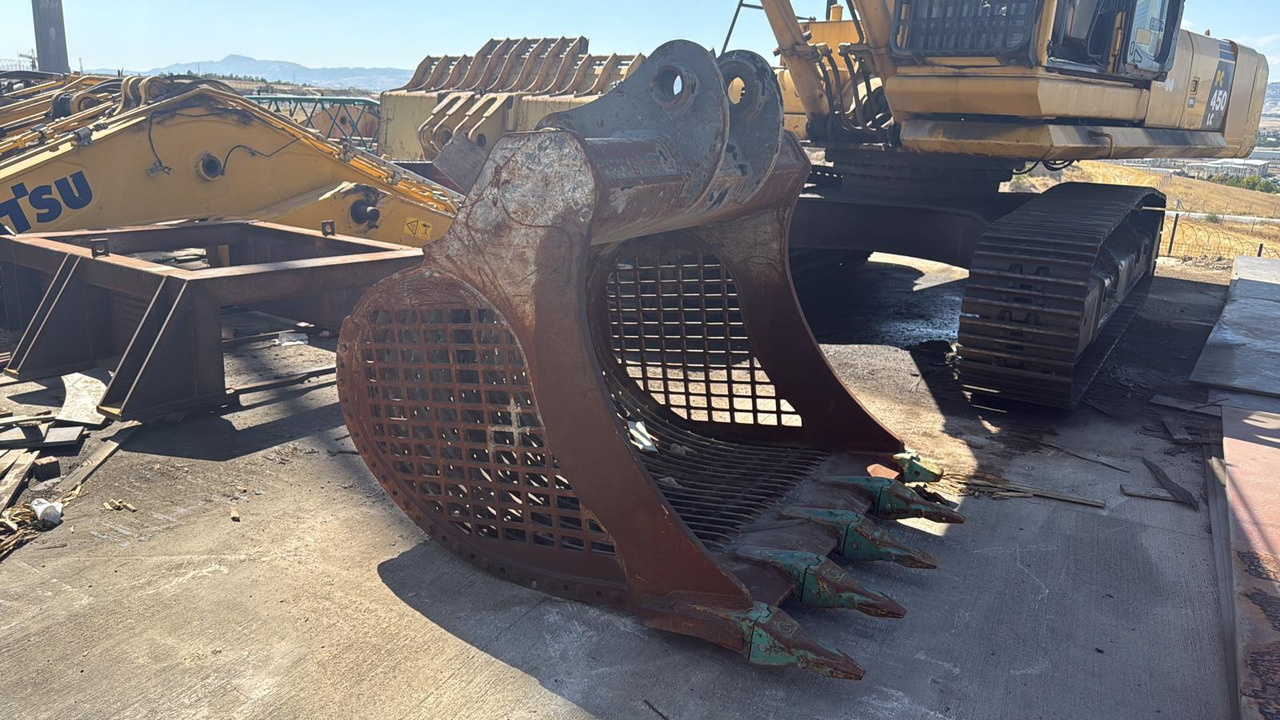 Sumitomo SH330 Screen Bucket - Ekskavatoriaus kaušas - Vikšrinis ekskavatorius: foto 1 Sumitomo SH330 Screen Bucket - Ekskavatoriaus kaušas - Vikšrinis ekskavatorius: foto 1