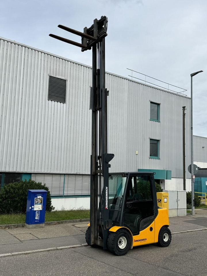 Jungheinrich DFG 430s 600DZ 3t Triplex 6m Zinkenverst. Seiten - Dyzelinis krautuvas: foto 2 Jungheinrich DFG 430s 600DZ 3t Triplex 6m Zinkenverst. Seiten - Dyzelinis krautuvas: foto 2